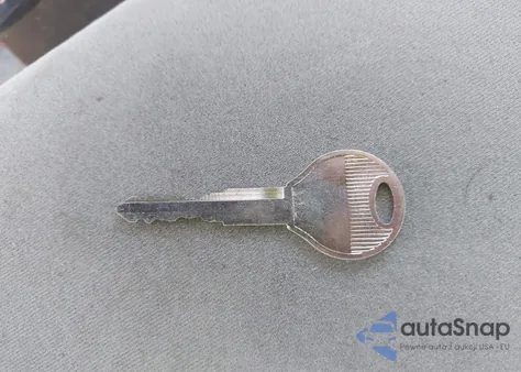 2002 Ford Escort Fleet z USA, uszkodzony, nr VIN 3FAFP13P52R189595